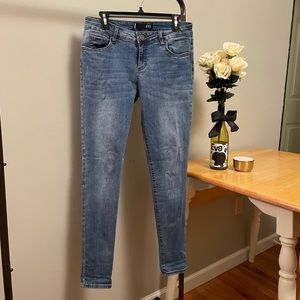 Kut from the Kloth Donna skinny size 8 mid wash